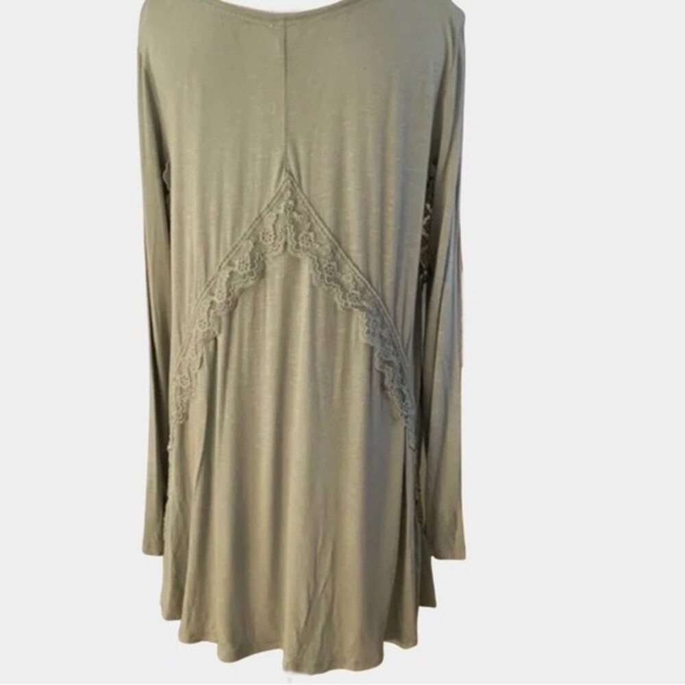 Francesca’s long sleeve olive green lace lined top size medium - Picture 2 of 6